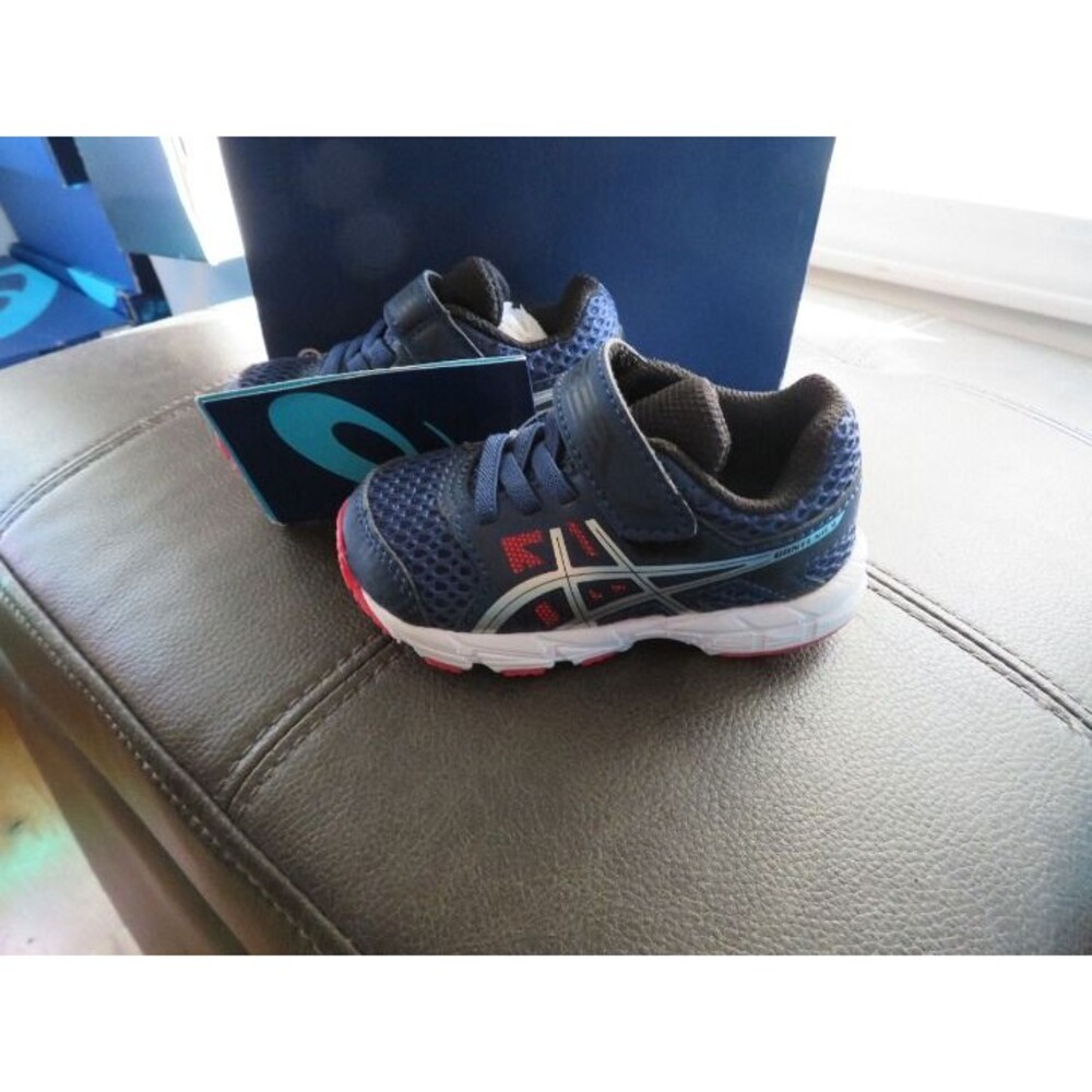 NWT Toddler Boys Asics Tennis Shoes, 4